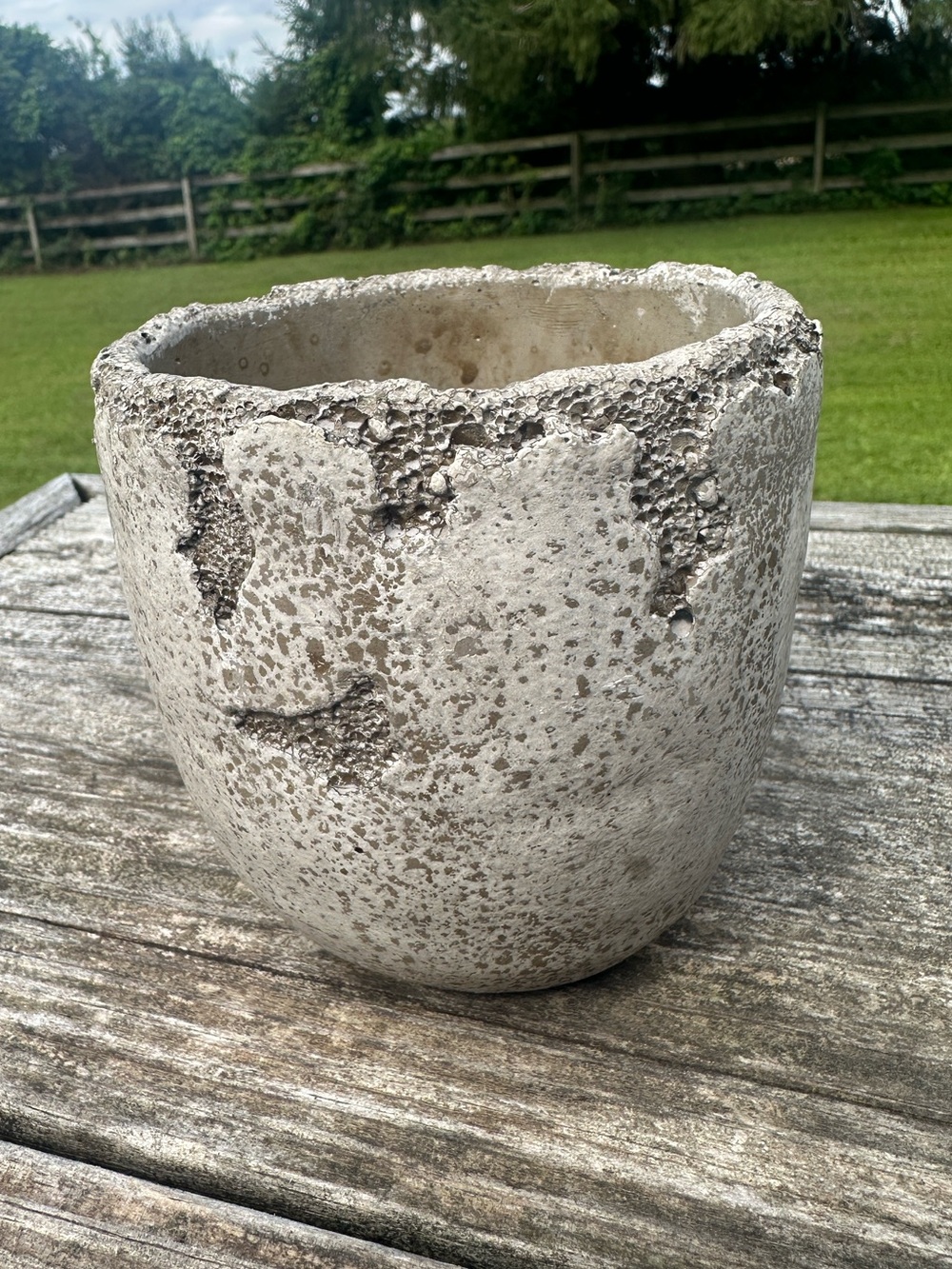 Lucky Winner 5-Inch Distressed Weathered Cement Planter